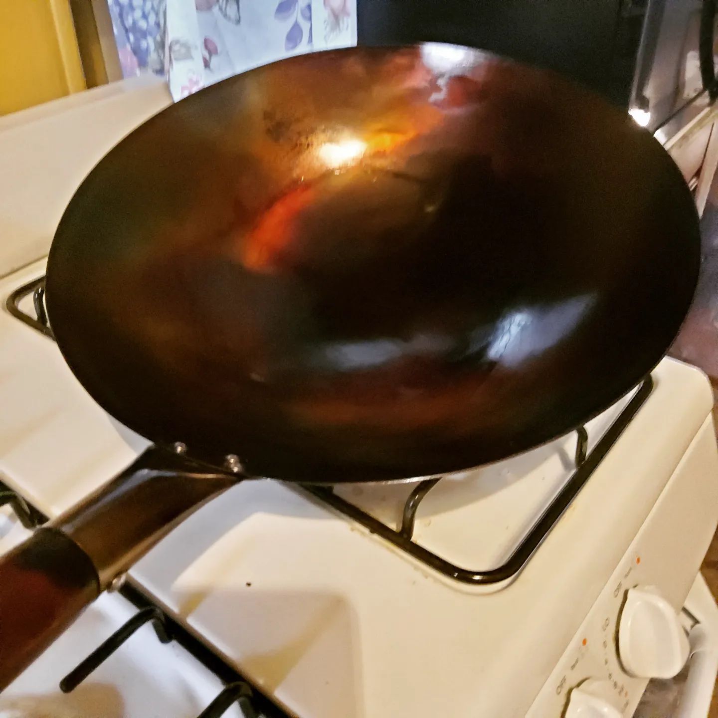 New wok who dis?

Getting my Christmas gift #seasoned and ready to use.

#wok
#season
#seasoning