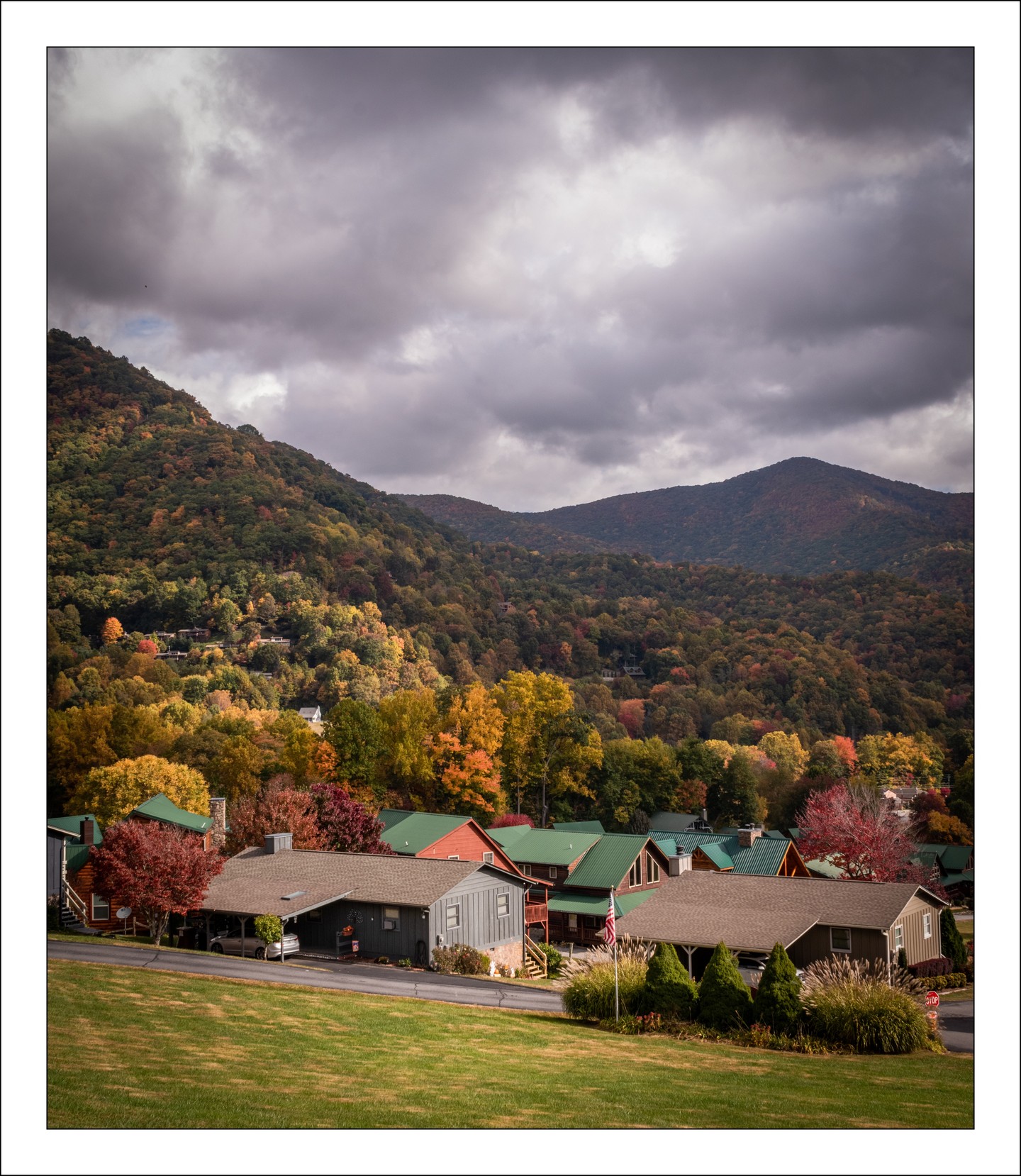 One more for #MaggieValley #NorthCarolina from October

#nikon
#d5600
#nikond5600
#photography
#landscape 
#digital 
#NC